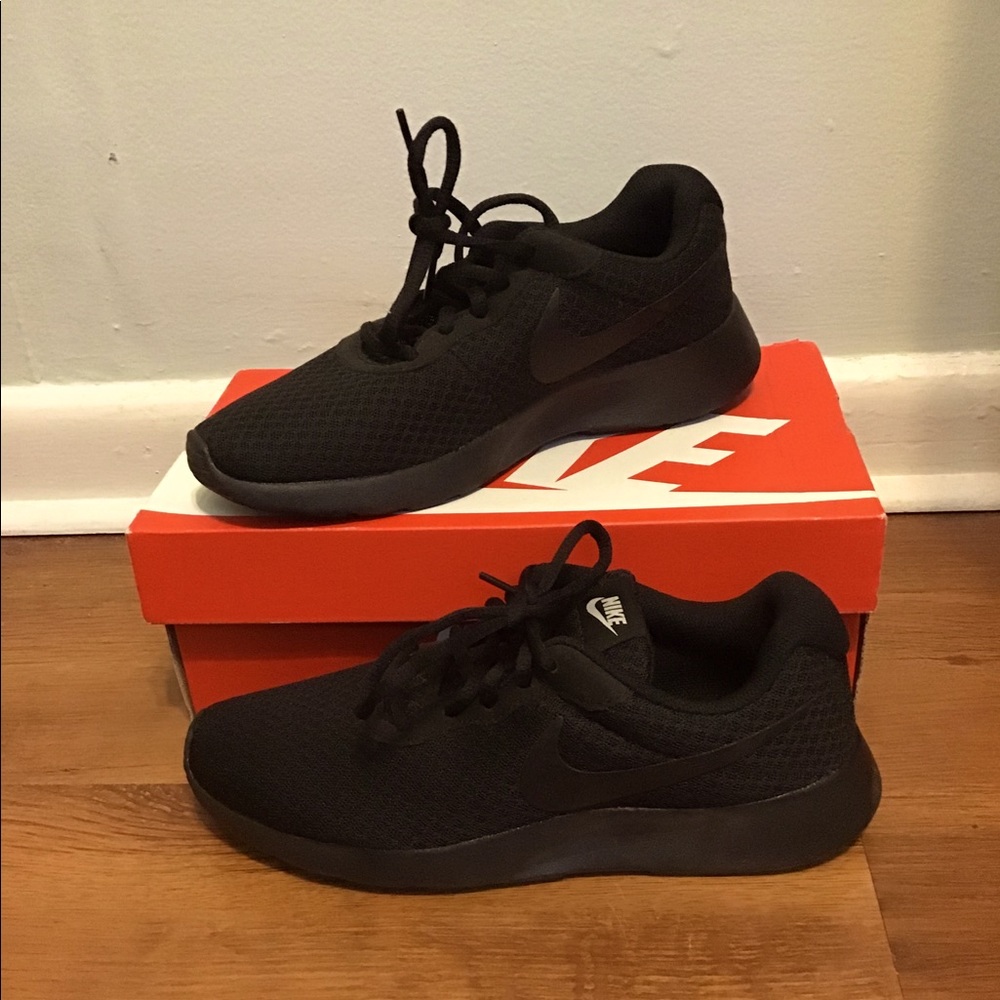 Nike Tanjun Sneakers